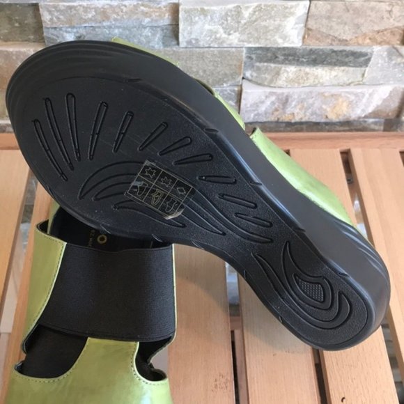 Everybody Women's Angela Sandals - Picture 6 of 6